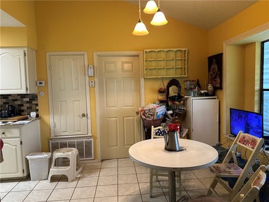 This 3 bedroom 2 bathroom home offers over 1900 square feet of - photo 4