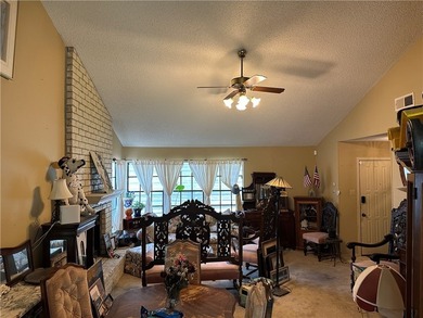 This 3 bedroom 2 bathroom home offers over 1900 square feet of - photo 6