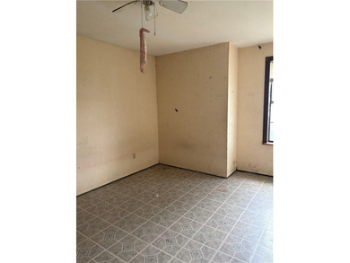 Spacious 5-Bed/3-Bath Handyman Special in Prime Location- - photo 9