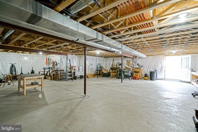 SMART LIVING WITH ROOM TO GROW: Featuring energy saving solar - photo 38