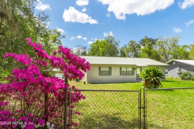 St. Johns River Home For Sale in Satsuma Florida