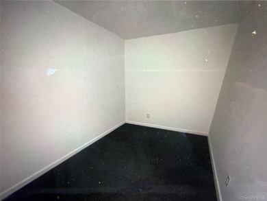 Vacant 1 Bedroom first floor with separate - photo 4