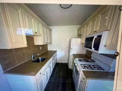 Vacant 1 Bedroom first floor with separate - photo 7