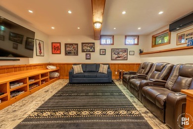 ''Hummingbird Lodge'' is offered for sale sold fully furnished - photo 11