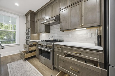 Welcome to 2031 Comradery Way in the sought-after Longwood - photo 14
