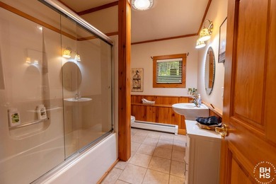 ''Hummingbird Lodge'' is offered for sale sold fully furnished - photo 25
