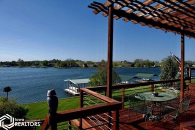 The moment you walk into this beautifully maintained home - photo 25
