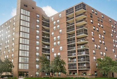 Clean, move-in ready, third floor 2-Bedroom condo in a thriving - photo 2