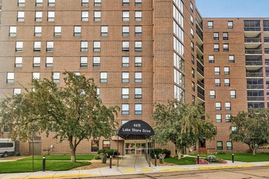 Clean, move-in ready, third floor 2-Bedroom condo in a thriving - photo 3