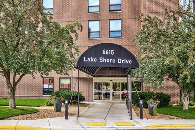 Clean, move-in ready, third floor 2-Bedroom condo in a thriving - photo 4