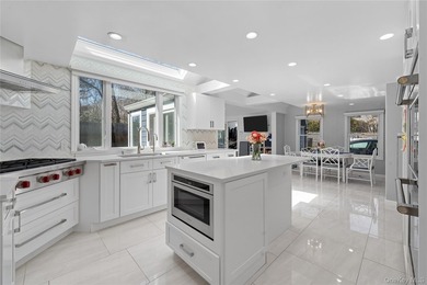 Welcome to 930 Smith Lane in the VILLAGE OF HEWLETT NECK, a - photo 11