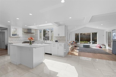 Welcome to 930 Smith Lane in the VILLAGE OF HEWLETT NECK, a - photo 12