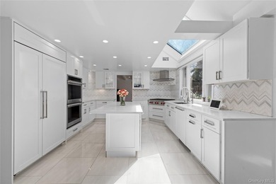 Welcome to 930 Smith Lane in the VILLAGE OF HEWLETT NECK, a - photo 13