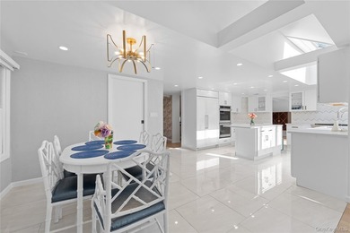 Welcome to 930 Smith Lane in the VILLAGE OF HEWLETT NECK, a - photo 15
