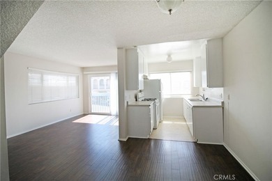Welcome to 637 Manhattan Beach Blvd, a rare opportunity to own - photo 7