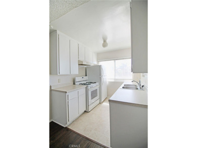Welcome to 637 Manhattan Beach Blvd, a rare opportunity to own - photo 8
