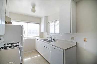 Welcome to 637 Manhattan Beach Blvd, a rare opportunity to own - photo 9