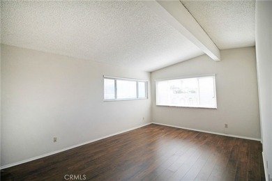 Welcome to 637 Manhattan Beach Blvd, a rare opportunity to own - photo 10