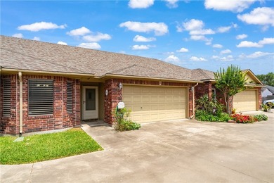 Welcome to McKinzie Townhomes #10, a beautifully maintained - photo 1