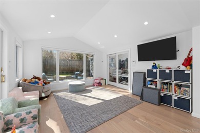 Welcome to 930 Smith Lane in the VILLAGE OF HEWLETT NECK, a - photo 21