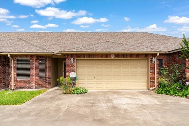 Welcome to McKinzie Townhomes #10, a beautifully maintained - photo 2