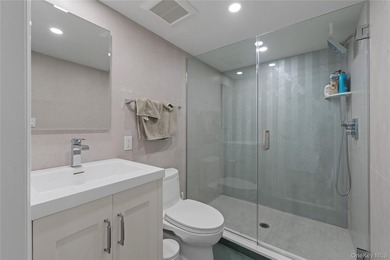 Welcome to 930 Smith Lane in the VILLAGE OF HEWLETT NECK, a - photo 23