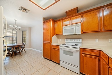 Welcome to McKinzie Townhomes #10, a beautifully maintained - photo 6