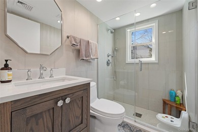 Welcome to 930 Smith Lane in the VILLAGE OF HEWLETT NECK, a - photo 26