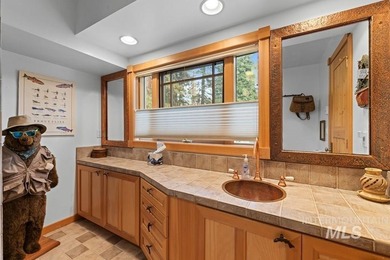 Fractional Lakefront 5-bed, 5 bath home with two additional bed - photo 27