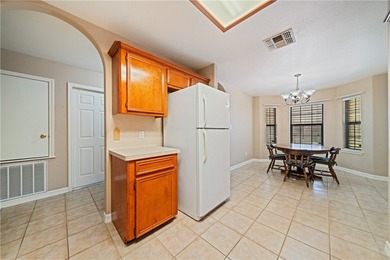 Welcome to McKinzie Townhomes #10, a beautifully maintained - photo 8