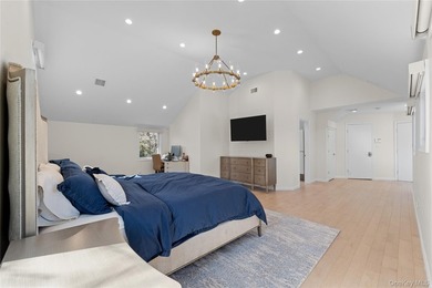 Welcome to 930 Smith Lane in the VILLAGE OF HEWLETT NECK, a - photo 30