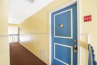 Charming and super clean 1-bedroom, 3rd-floor condo at Beach - photo 2
