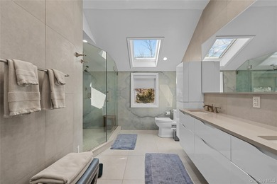 Welcome to 930 Smith Lane in the VILLAGE OF HEWLETT NECK, a - photo 32