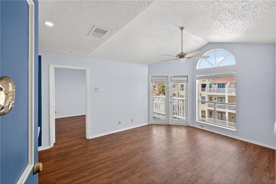 Charming and super clean 1-bedroom, 3rd-floor condo at Beach - photo 3