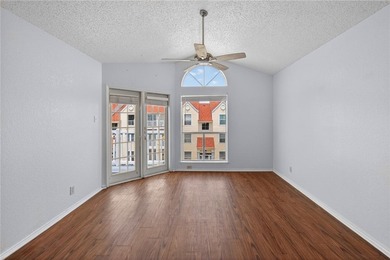 Charming and super clean 1-bedroom, 3rd-floor condo at Beach - photo 4