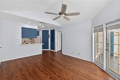 Charming and super clean 1-bedroom, 3rd-floor condo at Beach - photo 5