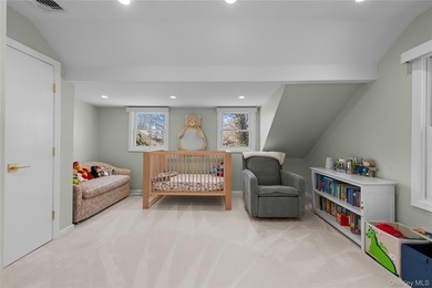 Welcome to 930 Smith Lane in the VILLAGE OF HEWLETT NECK, a - photo 35