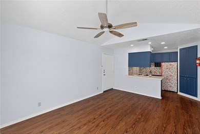 Charming and super clean 1-bedroom, 3rd-floor condo at Beach - photo 6