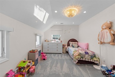Welcome to 930 Smith Lane in the VILLAGE OF HEWLETT NECK, a - photo 37