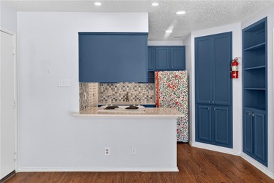 Charming and super clean 1-bedroom, 3rd-floor condo at Beach - photo 8