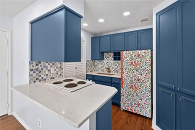 Charming and super clean 1-bedroom, 3rd-floor condo at Beach - photo 9