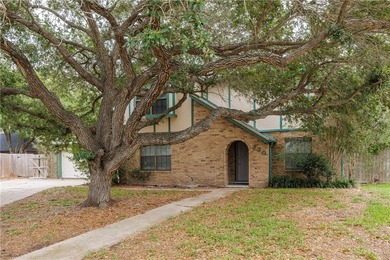 SPACIOUS 2,700+ SQFT HOME ON OVERSIZED LOT WITH LARGE DRIVEWAY - photo 1