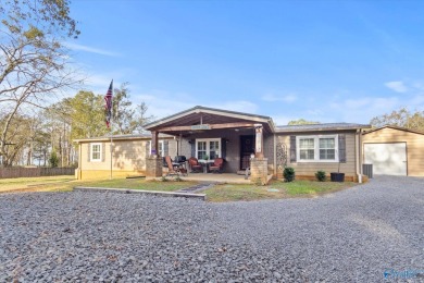 Lake Guntersville Home For Sale in Guntersville Alabama