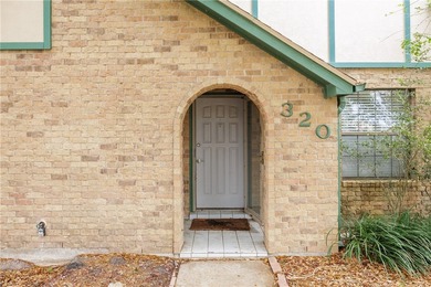 SPACIOUS 2,700+ SQFT HOME ON OVERSIZED LOT WITH LARGE DRIVEWAY - photo 2