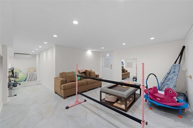 Welcome to 930 Smith Lane in the VILLAGE OF HEWLETT NECK, a - photo 42