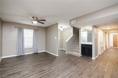 SPACIOUS 2,700+ SQFT HOME ON OVERSIZED LOT WITH LARGE DRIVEWAY - photo 4