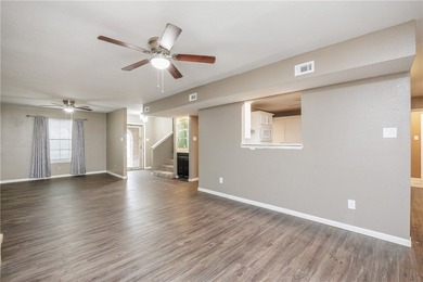 SPACIOUS 2,700+ SQFT HOME ON OVERSIZED LOT WITH LARGE DRIVEWAY - photo 5