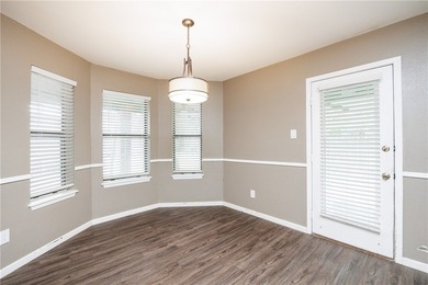 SPACIOUS 2,700+ SQFT HOME ON OVERSIZED LOT WITH LARGE DRIVEWAY - photo 8