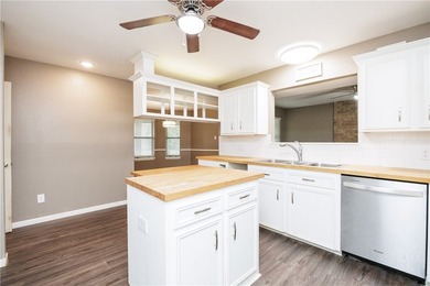 SPACIOUS 2,700+ SQFT HOME ON OVERSIZED LOT WITH LARGE DRIVEWAY - photo 10