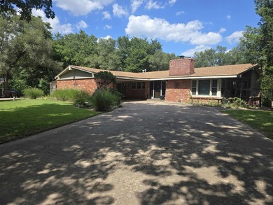 LOCATION, LOCATION! This spacious ranch-style home offers 4 - photo 2